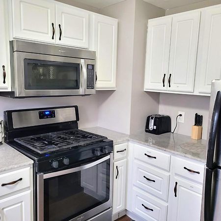 Apartment With Brand New Furniture And Large Parking West Seneca Eksteriør bilde