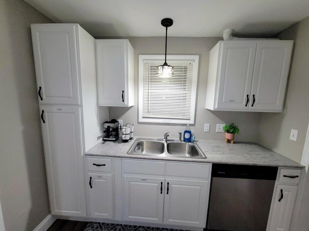 Apartment With Brand New Furniture And Large Parking West Seneca Eksteriør bilde