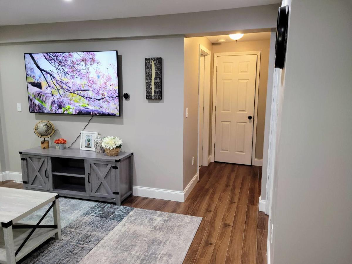 Apartment With Brand New Furniture And Large Parking West Seneca Eksteriør bilde