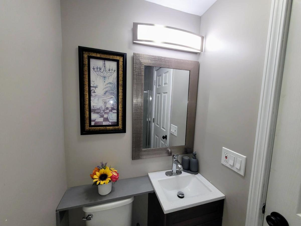 Apartment With Brand New Furniture And Large Parking West Seneca Eksteriør bilde