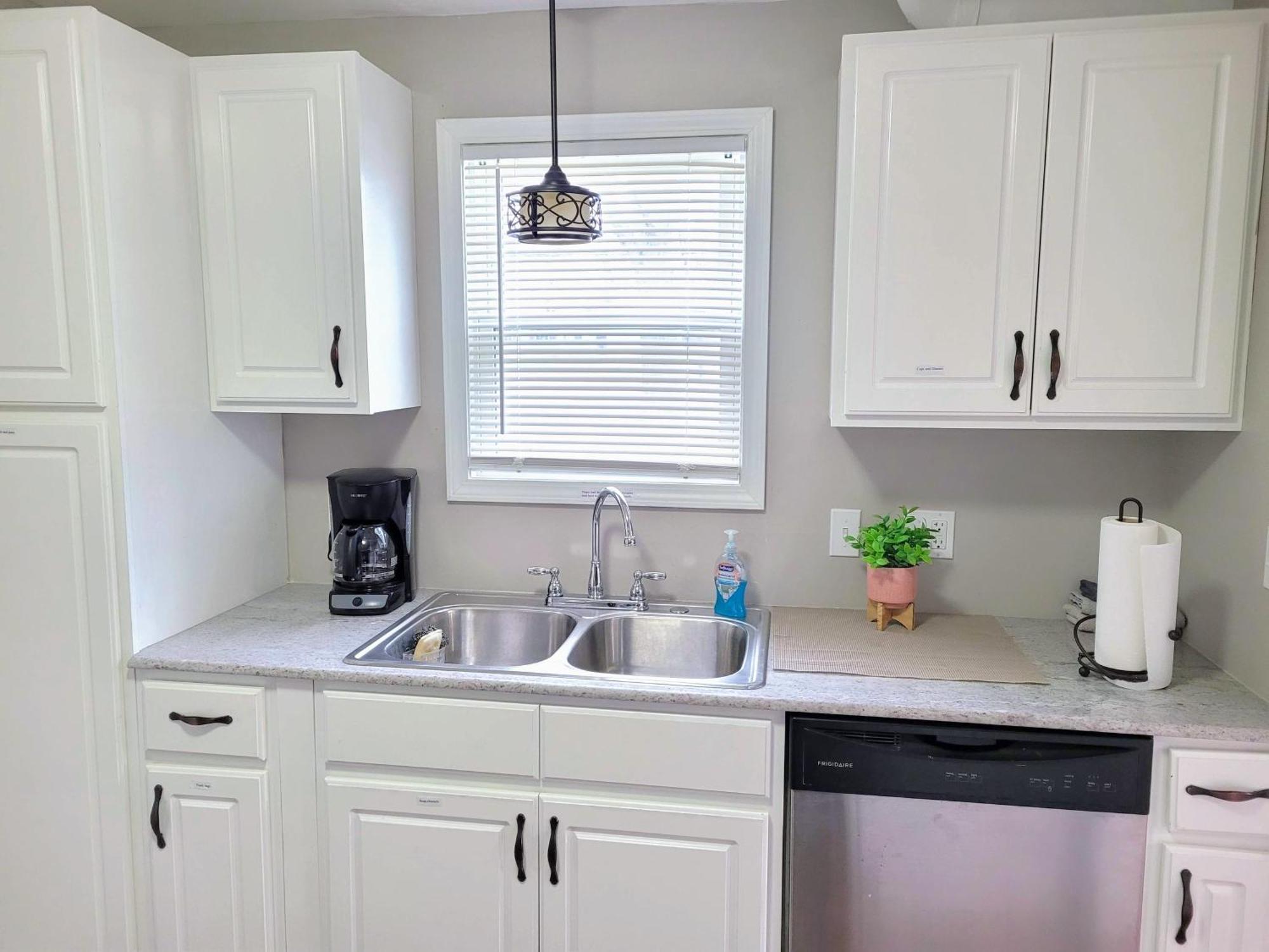 Apartment With Brand New Furniture And Large Parking West Seneca Eksteriør bilde